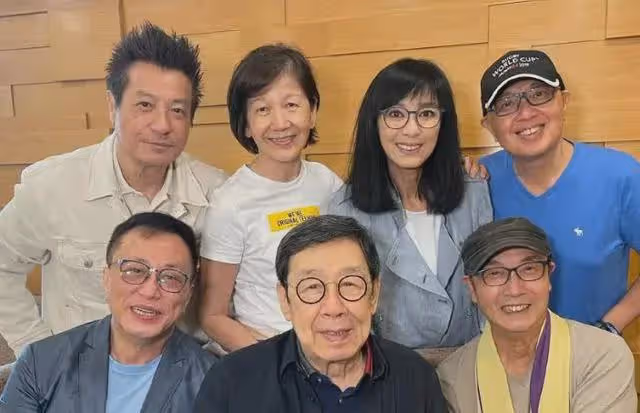 米雪:被成龍追8年,與男友相戀26年未婚未育,68歲淪落酒樓賣唱