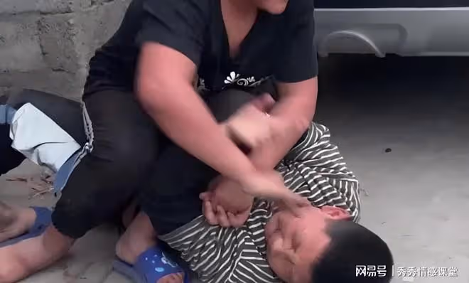 09年，高三男生為爭搶36歲女老師，被女方丈夫捅了5刀