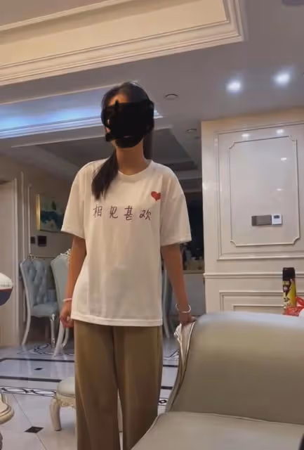 18歲女孩不會加法不識字，後媽被質疑拿娃換彩禮，曬環境真沒必要