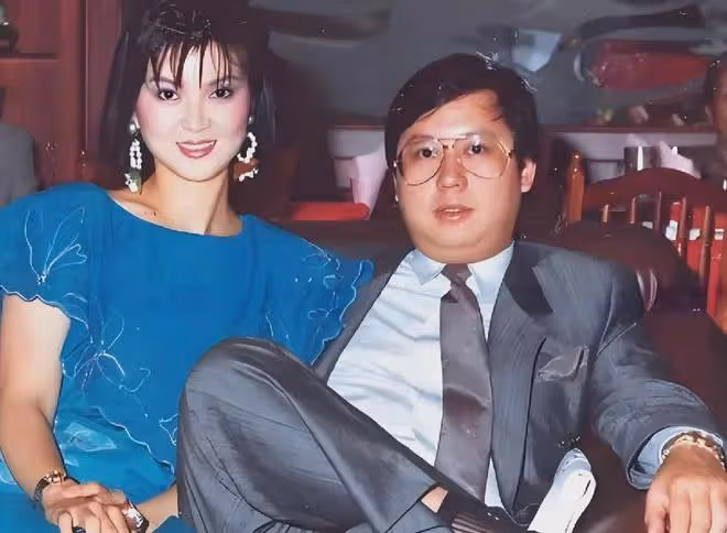 港媒曝王祖賢疑似懷孕,57歲肚大像大媽,本人特意曬照澄清?
