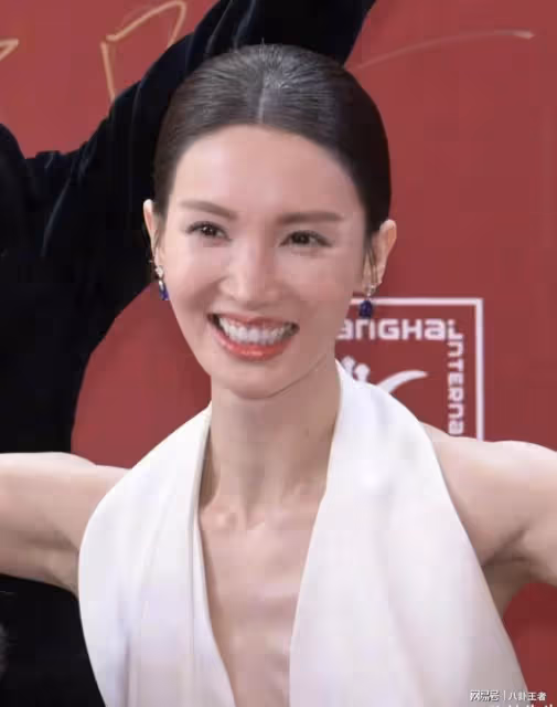 金晨輸慘了!49歲周迅顯年輕,吳彥祖老了,楊子姍變網紅臉太可怕