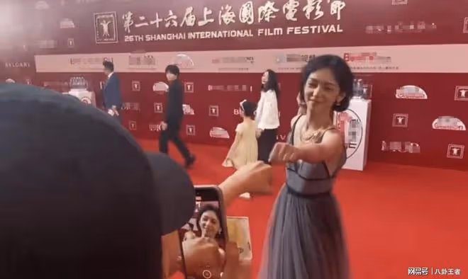 周也好蠢！粉絲也不聰明跑去罵六公主，1部戲用5個替身不涼才怪