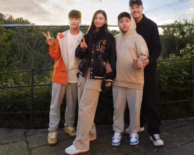 胡可父親節曬全家福,倆兒子顏值差距明顯,沙溢瘦出新高度