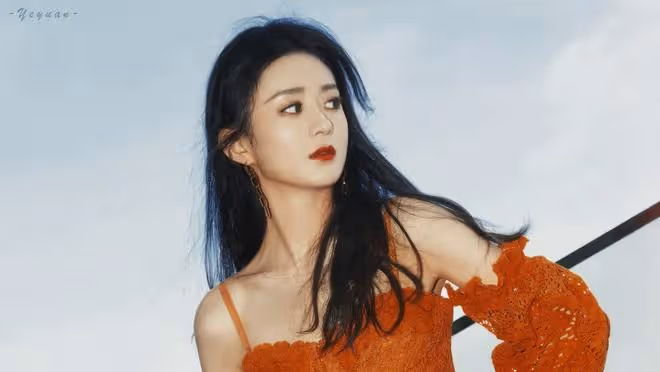 趙麗穎驚艷變身,西裝造型亮相成都,幹練女總裁范引關注