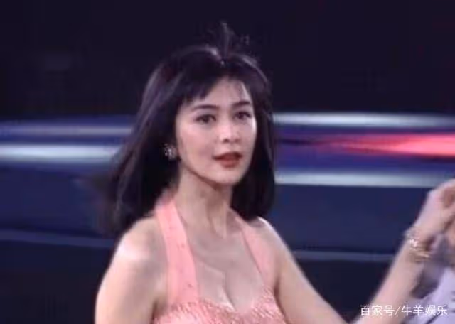 80後公認的「第一美女」有多撩?一個動作,直到今天仍是經典