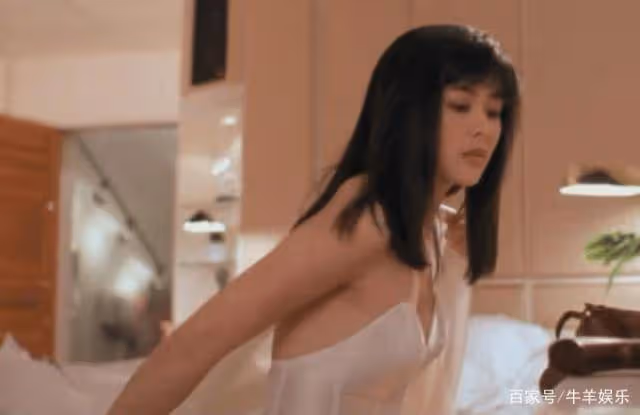 80後公認的「第一美女」有多撩?一個動作,直到今天仍是經典