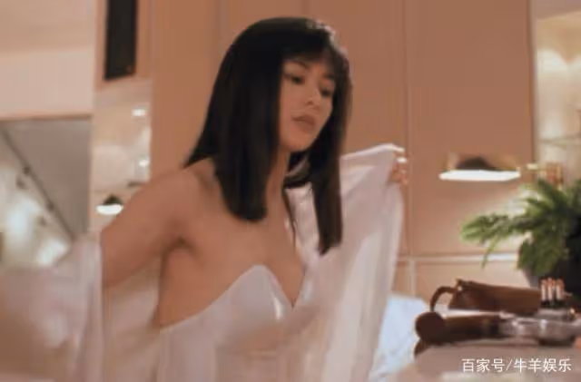 80後公認的「第一美女」有多撩?一個動作,直到今天仍是經典