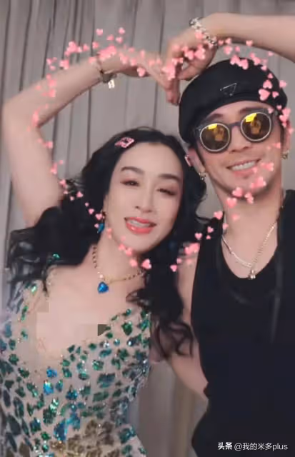 鍾麗緹為張倫碩慶父親節，倆女兒與繼父暖心同框，四口人越長越像
