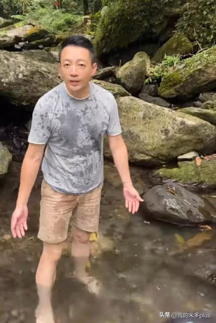 汪小菲周末帶娃郊遊，8歲汪希箖高鼻樑側臉帥氣，小玥兒腿曬黑了