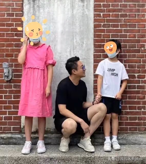 汪小菲周末帶娃郊遊，8歲汪希箖高鼻樑側臉帥氣，小玥兒腿曬黑了