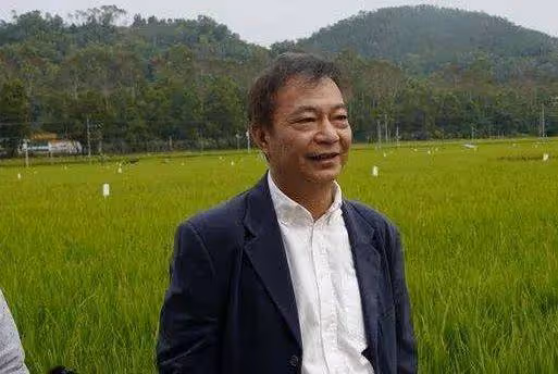 TVB「神級扮嘢王」獲獎喜極而泣,搞笑形象深入民心,曾經商失敗卻成農業達人