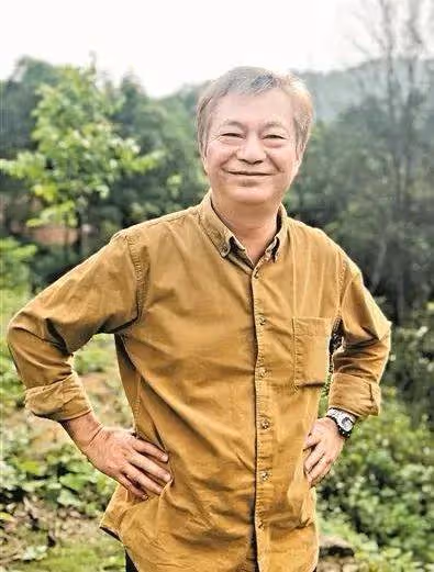 TVB「神級扮嘢王」獲獎喜極而泣,搞笑形象深入民心,曾經商失敗卻成農業達人
