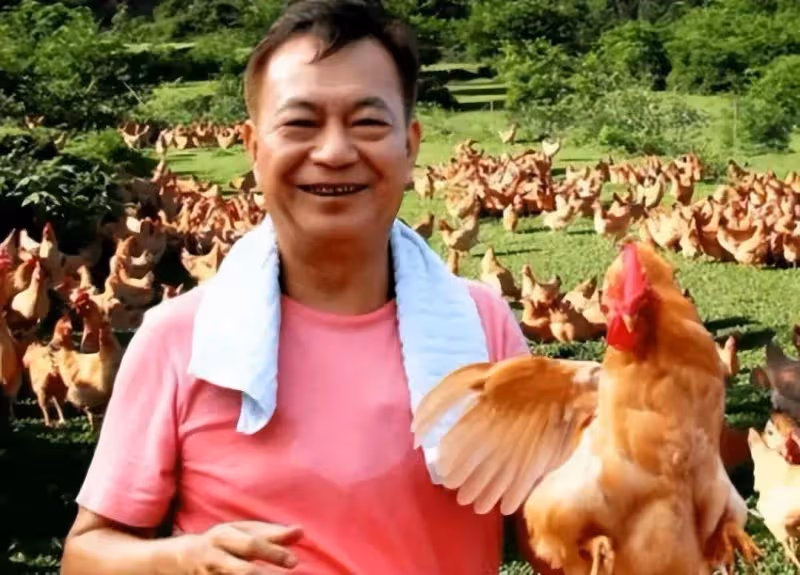 TVB「神級扮嘢王」獲獎喜極而泣,搞笑形象深入民心,曾經商失敗卻成農業達人