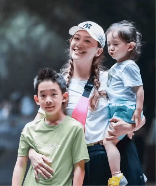 香港妻圈頂流,自製視頻意外走紅,小兒子首次出鏡被質疑性別