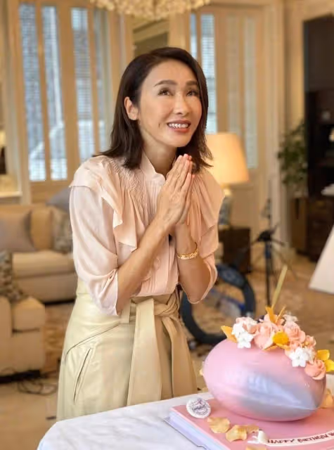 闊太黎姿曬美照!穿露臍上衣搭健美褲秀好身材,49歲腰部沒贅肉