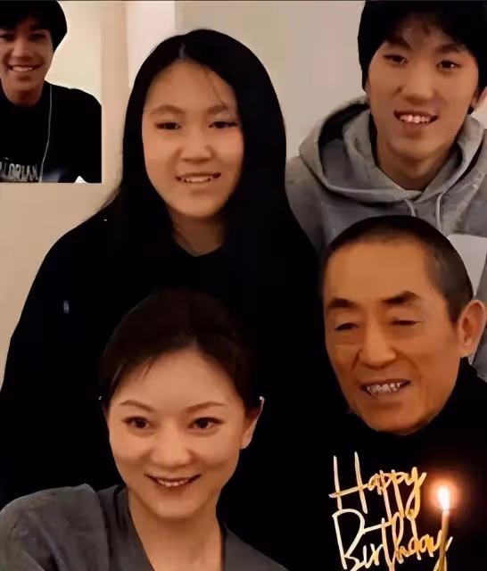 陳婷42歲生日真隆重,戴全套珠寶穿禮服,張藝謀手臂青筋突兀搶鏡