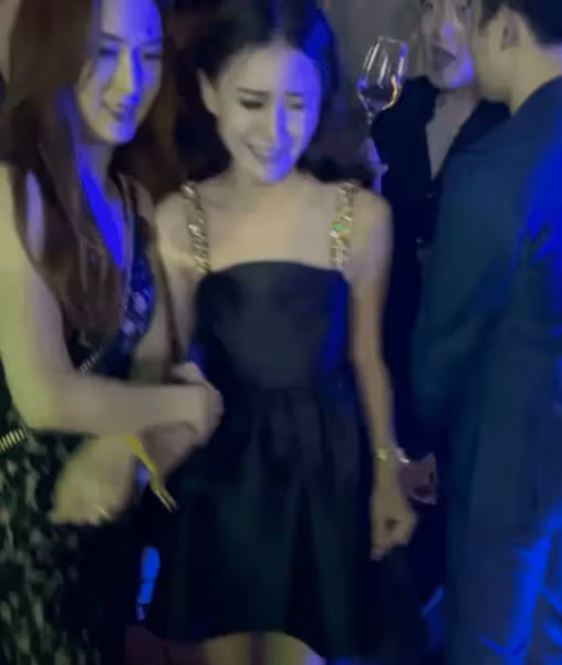 破圈成功!汪小菲夫婦參加華誼電影之夜,馬筱梅時尚甜美,汪小菲帥氣搶眼