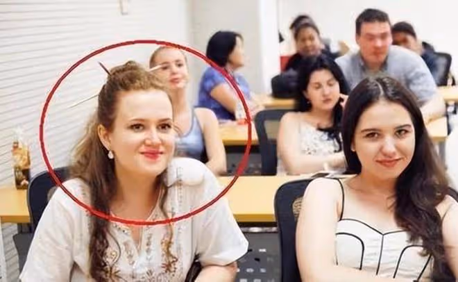 烏克蘭美女遠嫁河南小哥，產3子後丈夫病逝，她的做法讓人佩服