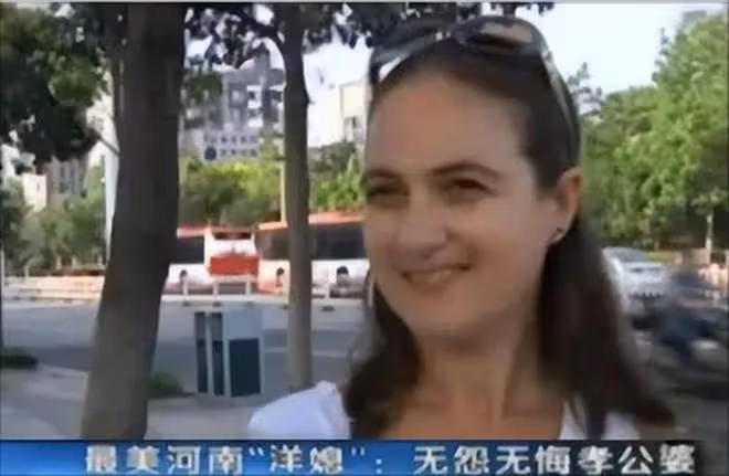 烏克蘭美女遠嫁河南小哥,產3子後丈夫病逝,她的做法讓人佩服