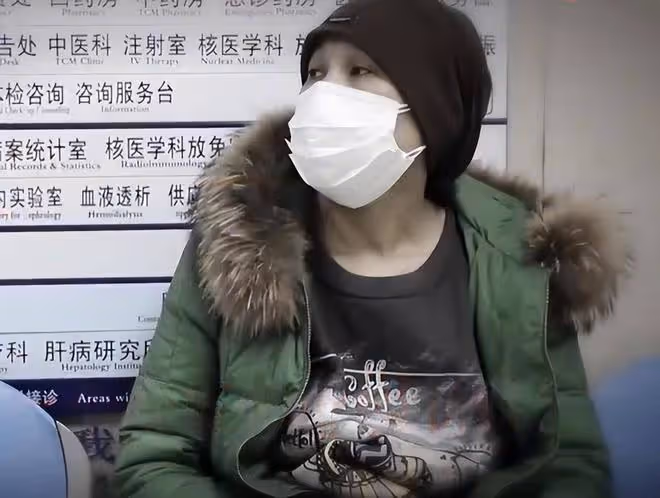回顧山東8歲女孩不聽勸阻捐骨髓,為白血病母親續命,後來如何了