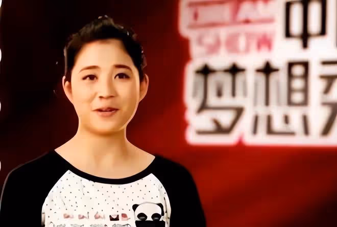 1990年重慶一光棍撿到一女嬰，終身未娶供她讀研，她是怎樣報答的
