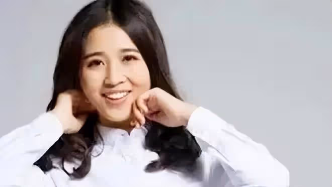 1990年重慶一光棍撿到一女嬰,終身未娶供她讀研,她是怎樣報答的