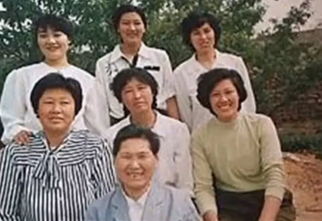 父母雙亡,哥哥癱瘓,遼寧女孩不離不棄照顧27年,55歲至今未嫁