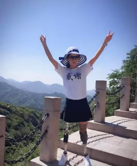 回顧汶川地震,李應霞救了丈夫卻丟了雙腿,丈夫的做法如何