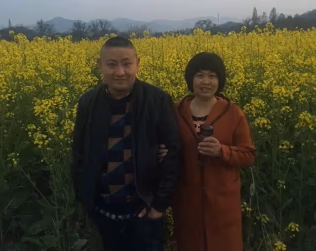 回顧：8歲男孩每晚在不同的家睡覺，姑姑知道決定放棄二胎領養他