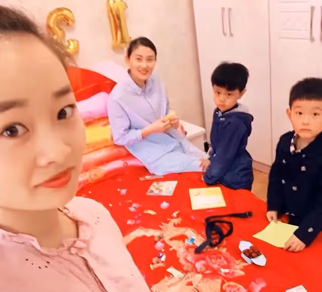 回顧：8歲男孩每晚在不同的家睡覺，姑姑知道決定放棄二胎領養他