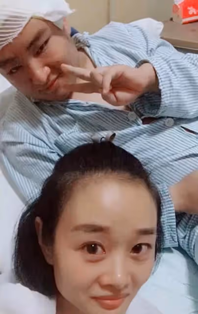 回顧:8歲男孩每晚在不同的家睡覺,姑姑知道決定放棄二胎領養他