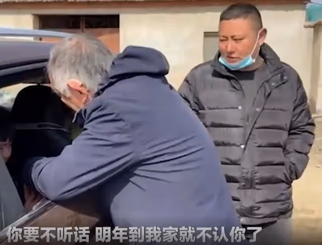 回顧：8歲男孩每晚在不同的家睡覺，姑姑知道決定放棄二胎領養他