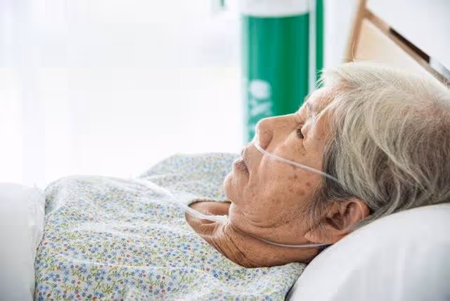 2019年，江西102歲老人死於養老院，被布條綁了7天，死前一直掙扎