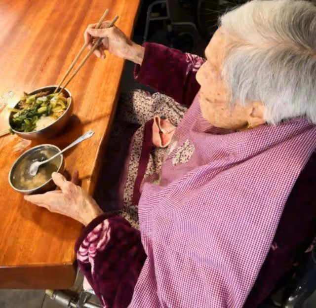2019年，江西102歲老人死於養老院，被布條綁了7天，死前一直掙扎