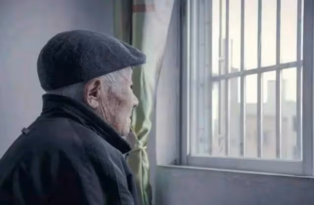 2019年，江西102歲老人死於養老院，被布條綁了7天，死前一直掙扎