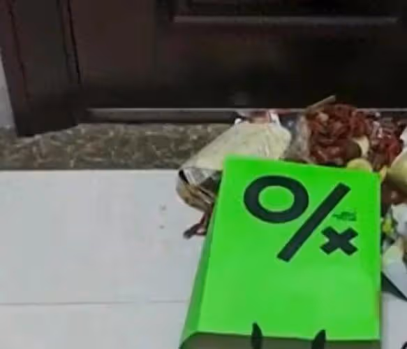 回顧:制裁來了!母女多次往電梯丟垃圾遭頂格處罰,終究自食惡果