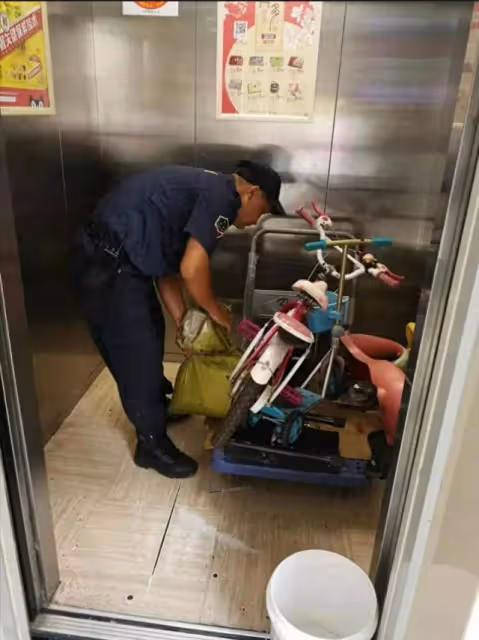 回顧:制裁來了!母女多次往電梯丟垃圾遭頂格處罰,終究自食惡果