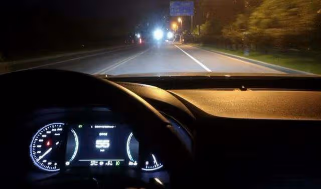 2017年三輛豪車去雲南旅遊,引起警方懷疑,全家12口多人判死刑