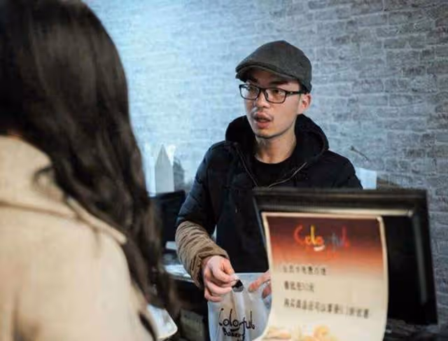 2014年浙大學霸黃曉斌:「本碩連讀」7年,醫學院畢業卻去賣麵包