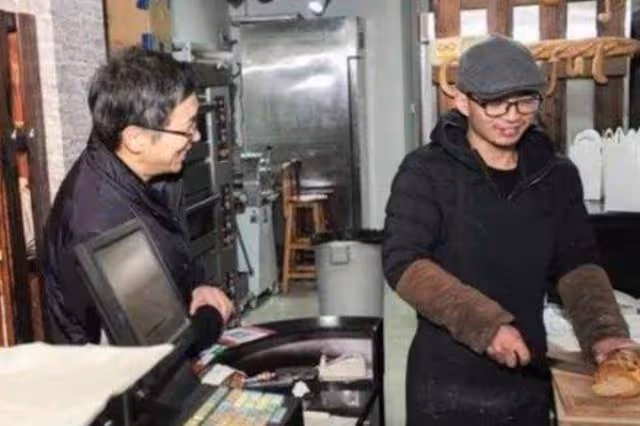 2014年浙大學霸黃曉斌:「本碩連讀」7年,醫學院畢業卻去賣麵包