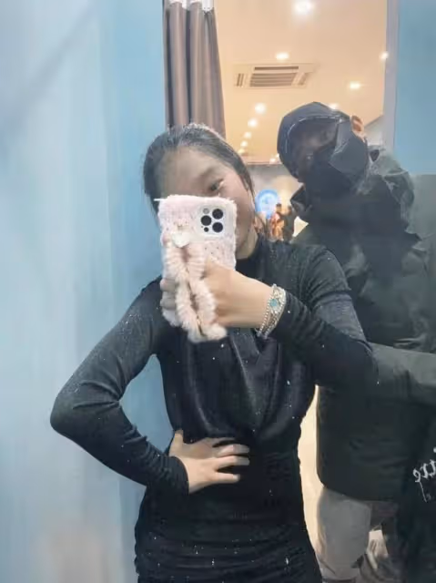 馬伊琍女兒父親節曬照,與爸爸文章罕見同框,父女歪頭賣萌超有愛