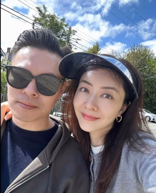 長腿名模直播賣胸罩！與豪門老公外游，6歲雙胞胎女兒像爸爸？