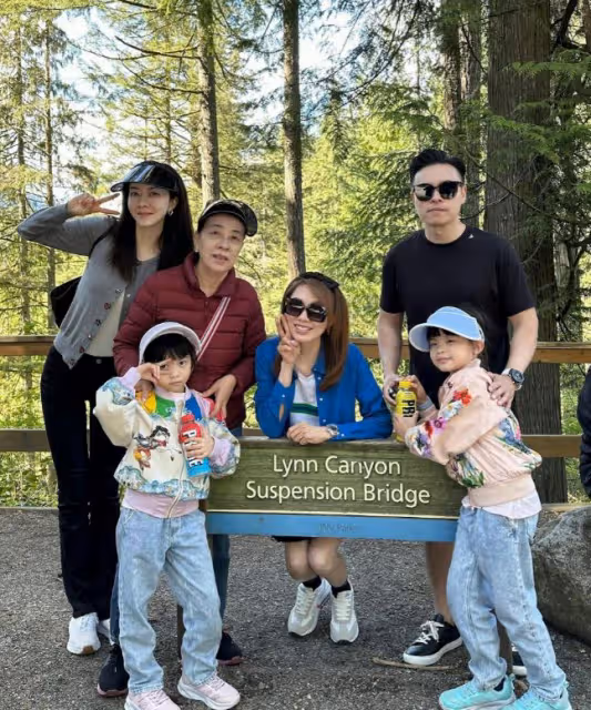 長腿名模直播賣胸罩！與豪門老公外游，6歲雙胞胎女兒像爸爸？