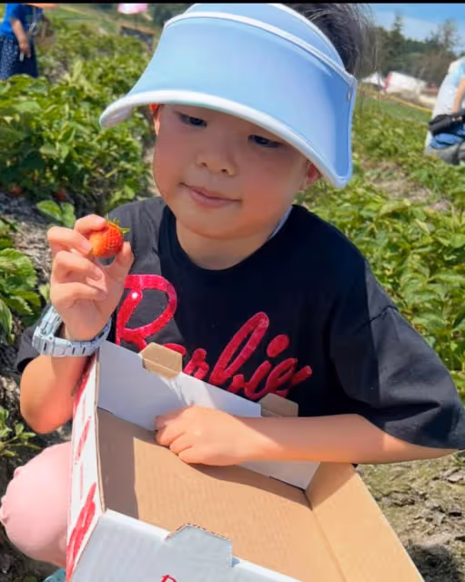 長腿名模直播賣胸罩！與豪門老公外游，6歲雙胞胎女兒像爸爸？