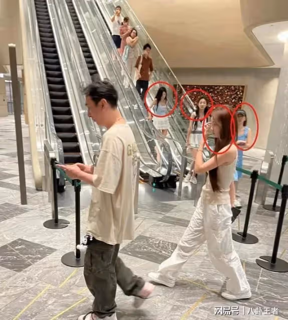 王健林要認回孫女?王思聰緊盯手機滿面愁容,4位性感美女被冷落