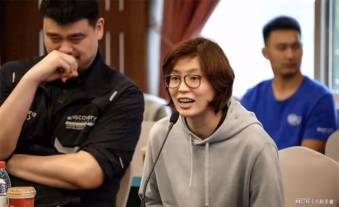 姚明女兒近照曝光！14歲身高近2米，體重近200斤，不打籃球可惜了