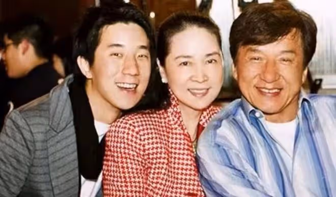 成龍加拿大《功夫夢2》拍攝花絮曝光,70歲的他頭髮花白成老爺爺
