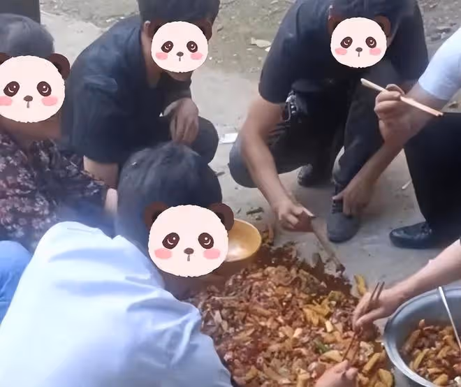 女子一人做飯全家吃，不幫忙還指手畫腳，一氣之下把菜全打翻