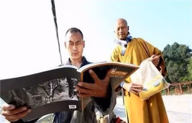 失戀出家!大學生看破紅塵「8年走3700公里」朝聖名寺,七步一拜「竟長出天眼」