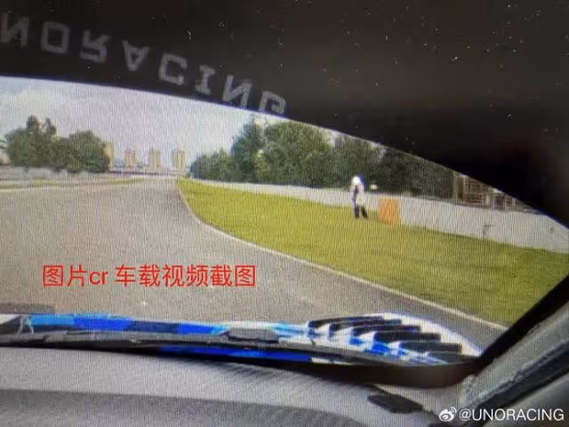 不要命！王一博練車私生硬闖賽道拍視頻炫耀！官方怒公開私生照